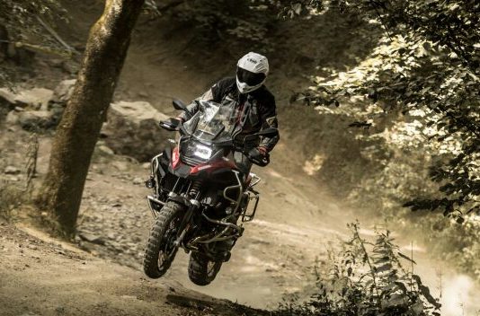 Battlax Adventurecross AX41 diperkenal Bridgestone