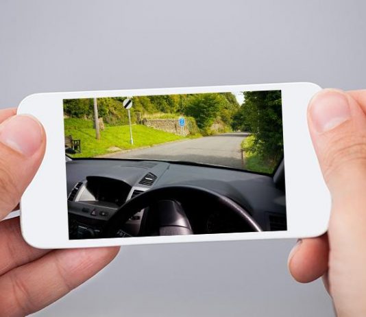 Ford paten alat kawalan kereta guna telefon pintar Alat kawalan kereta