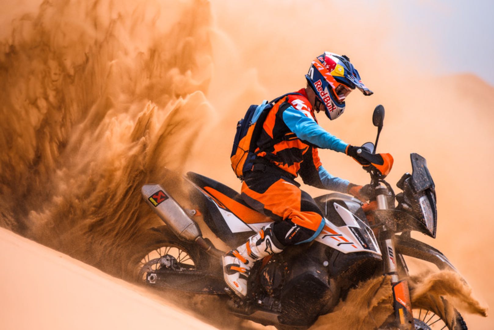 ktm 790 adventure vs tracer 900