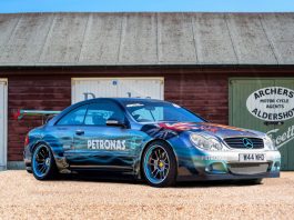 Artis Catkan Mercedes penghormatan kepada Lewis Hamilton
