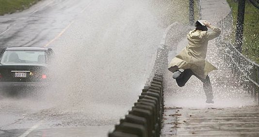 Tips pemanduan sewaktu hujan