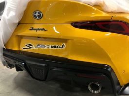 Toyota Supra tunjuk bahagian belakang