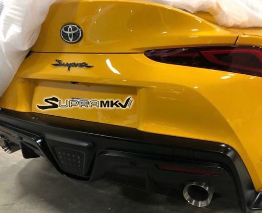 Toyota Supra tunjuk bahagian belakang