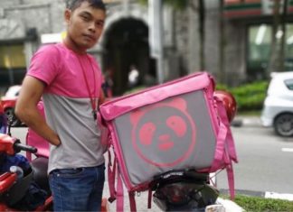 Rider kudung cari rezeki hantar makanan Food Panda