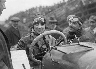 Wanita pertama Itali menyertai perlumbaan kereta