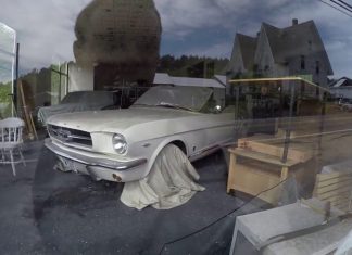 kereta menarik yang terbiar dalam bangunan