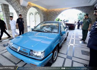 Proton Saga edisi pertama macam baru keluar kilang
