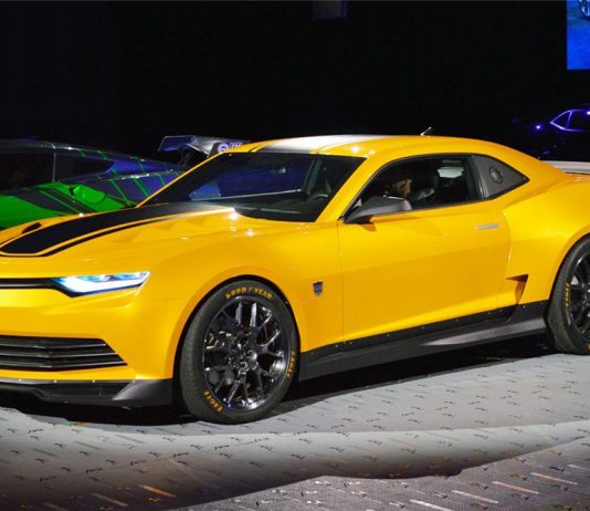 Satu set Chevrolet Camaro Bumblebee akan dilelong