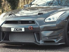 Nissan GT-R ini gunakan badan gentian karbon sepenuhnya
