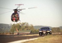 Inilah keputusannya bila kereta berlumba dengan helikopter
