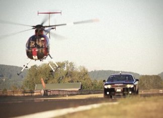 Inilah keputusannya bila kereta berlumba dengan helikopter