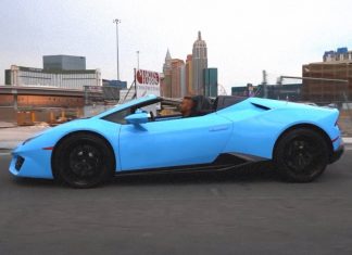 Cabaran menukar minyak hitam Lamborghini Huracan