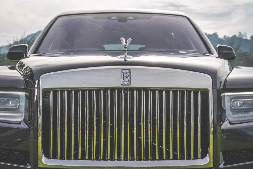 Rolls-Royce Cullinan pandangan hadapan