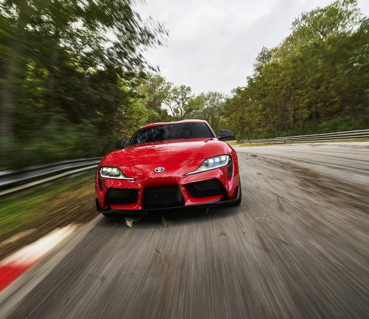 Toyota GR Supra kini sedia berentap dengan Porsche 718 Cayman
