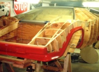 Seorang lelaki bina sendiri Lamborghini Countach selama 17 tahun!