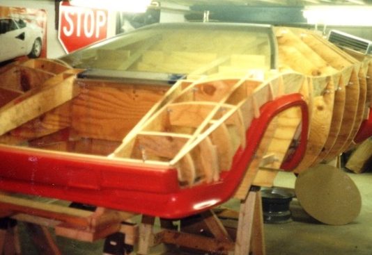 Seorang lelaki bina sendiri Lamborghini Countach selama 17 tahun!