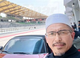 Nik Omar dan Mazda MX-5 di Litar Sepang