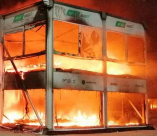 MotoE World Cup – Mesin dan peralatan Hangus Di Jilat Api