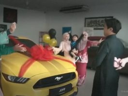 Cik Epal hadiahkan suami kereta Ford Mustang