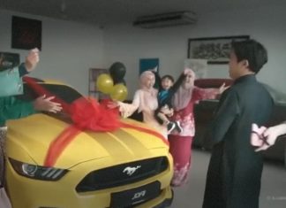 Cik Epal hadiahkan suami kereta Ford Mustang Cik Epal hadiahkan suami kereta Ford Mustang