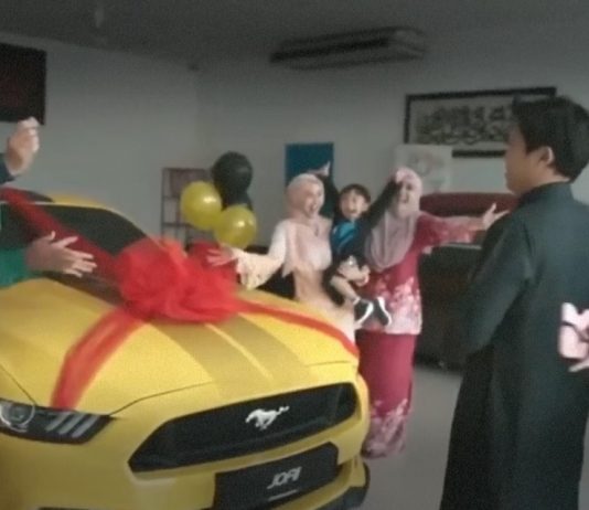 Cik Epal hadiahkan suami kereta Ford Mustang Cik Epal hadiahkan suami kereta Ford Mustang