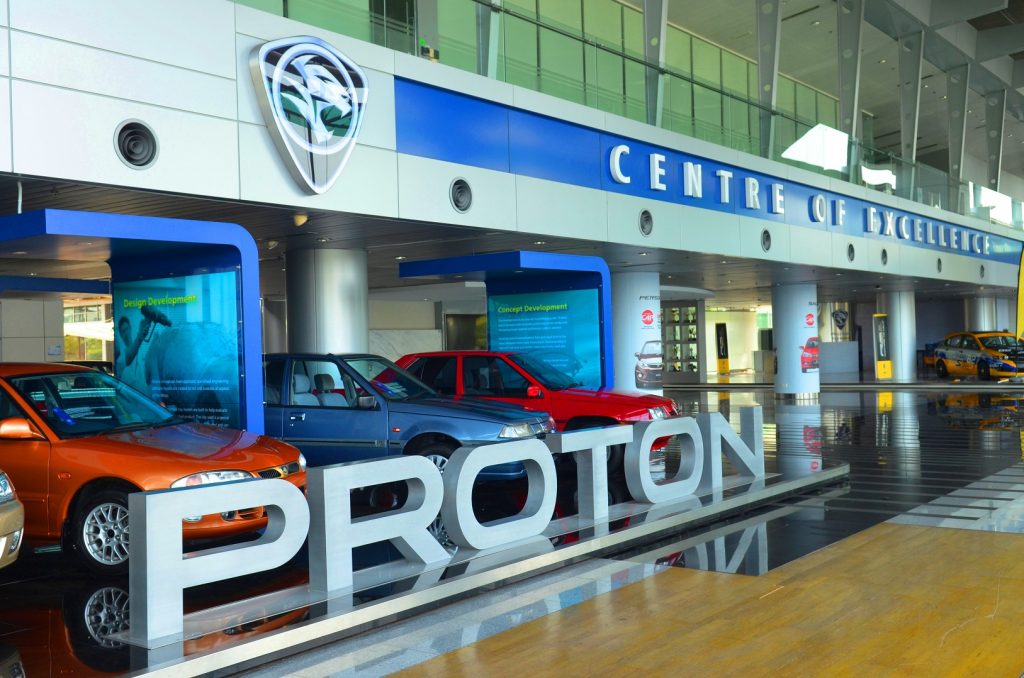 Proton catat rekod