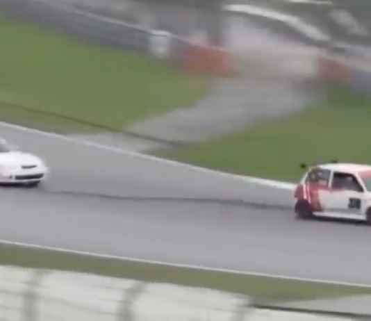 Honda Civic EK9, selamba kena titik dengan Daihatsu Mira Gino