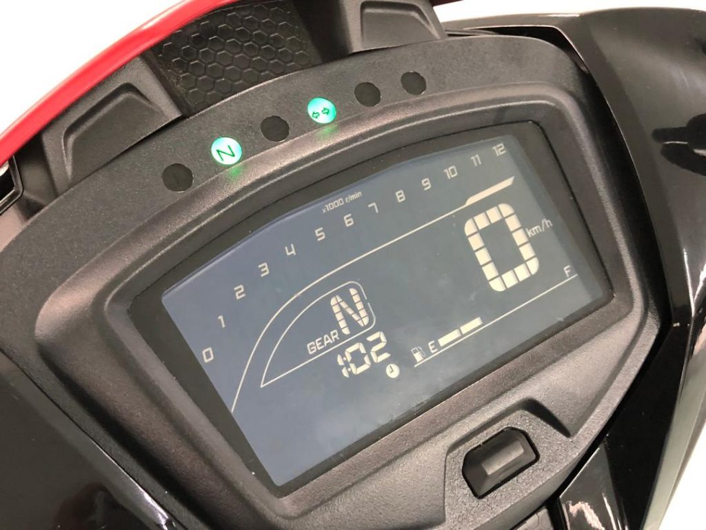 Yamaha Y15ZR v2 - meter