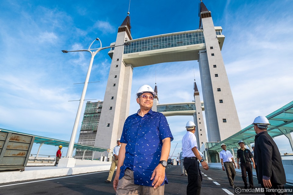 Jambatan angkat - drawbridge