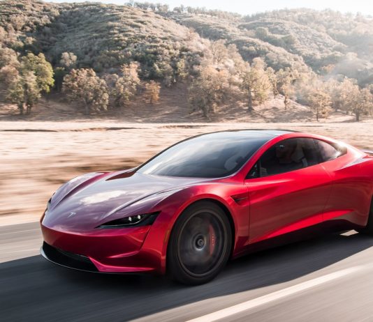 Tesla Roadster ialah kereta elektrik dengan prestasi mengalahkan Bugatti Veyron