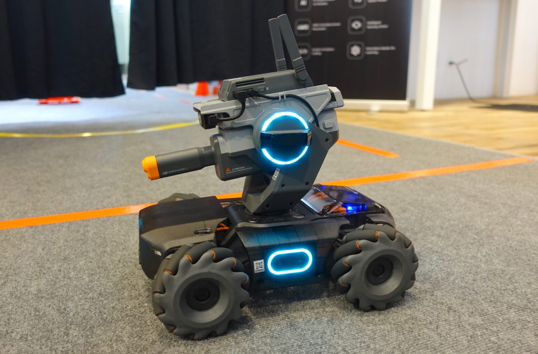 DJI RoboMaster S1 ialah robot kereta kebal untuk ajar anak ...