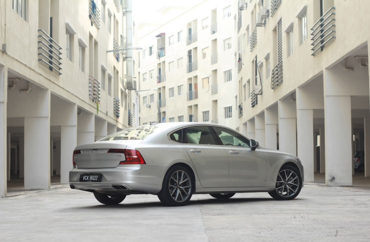 Pandu uji Volvo S90 T5