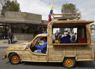 Kereta dibina dari batang buluh