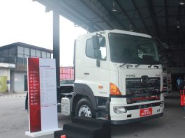 Trak berat Hino 700 Series dengan transmisi AMT diperkenal