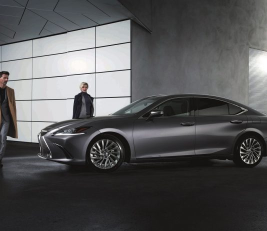 Tempahan untuk Lexus ES serba baharu kini dibuka