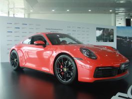 Porsche 911 generasi ke-8 ialah model ikonik yang dipertingkat