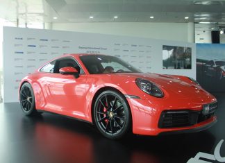 Porsche 911 generasi ke-8 ialah model ikonik yang dipertingkat