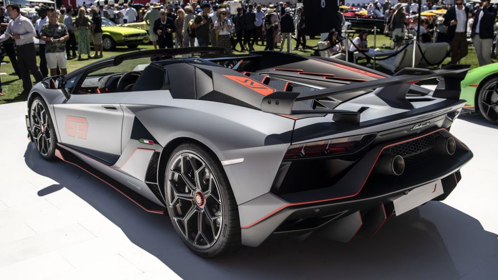 pandangan sisi belakang lamborghini Aventador SVJ63 Roadster