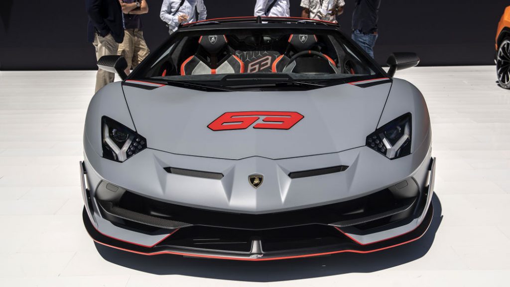 pandangan hadapan lamborghini Aventador SVJ63 Roadster