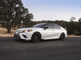 Toyota Camry TRD 2020 kelihatan agak murah pada RM134k