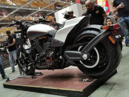 Harley Davidson perkenal model FXDR 114