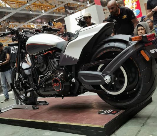 Harley Davidson perkenal model FXDR 114