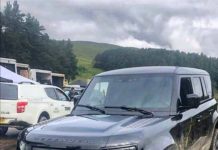 Defender Land Rover 2020 dilihat pada satu set penggambaran