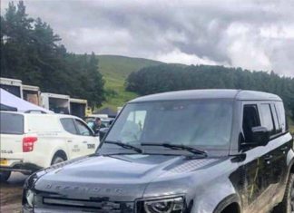 Defender Land Rover 2020 dilihat pada satu set penggambaran