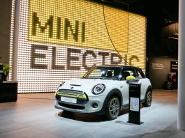 Mini Cooper SE EV 2020 dilancarkan dari Munich ke Frankfurt untuk kemunculannya pada dunia