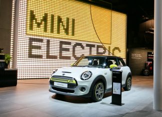 Mini Cooper SE EV 2020 dilancarkan dari Munich ke Frankfurt untuk kemunculannya pada dunia