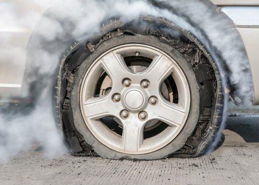Apakah punca dan cara mengelakkan tayar kereta pecah?