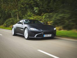 Aston Martin Vantage semakin seksi dengan versi Roadster
