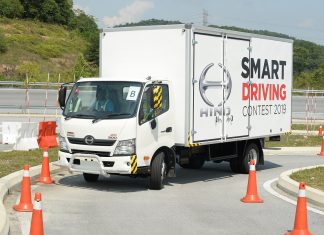 Hino Smart Driving Contest tingkat kemahiran pemandu trak