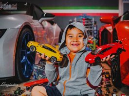 Budak lelaki dengan koleksi 7,000 model supercar versi mainan